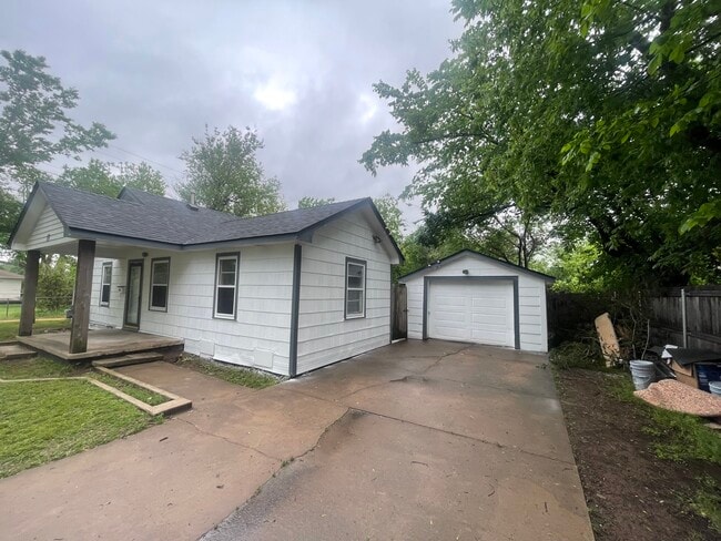 Photo - 11 N Howard St House