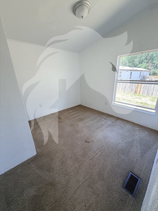 Building Photo - "Spacious 3-Bed Oasis with 2 Full Baths in the Heart of Woodward!"