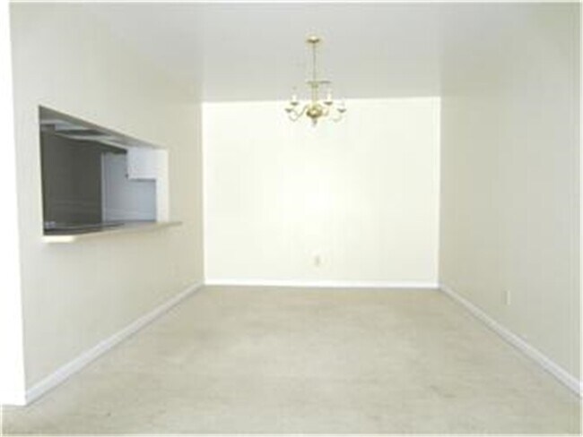 Building Photo - 701 Waters Edge Dr