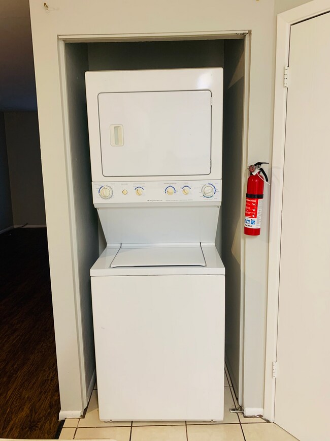 Foto del edificio - 1440 S Kenneth Pl