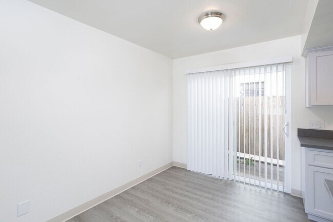 Foto del edificio - Fabulous Fully Updated 2BR/1.5BA in the heart of Guadalupe!