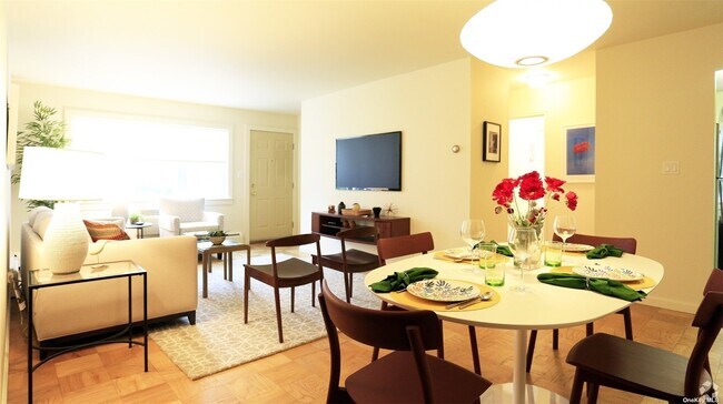 Building Photo - 27 Commodore Ln