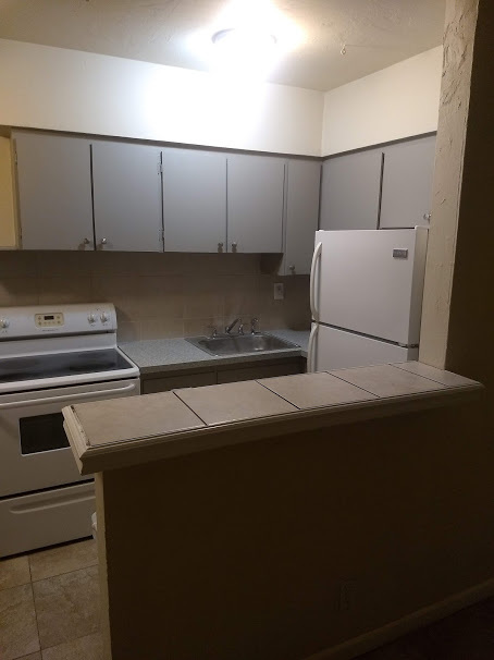 Kitchen From Liv Rm - 555 SW 14th Ave