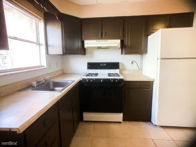 Building Photo - 3 br, 1 bath House - 1517 S Dover St