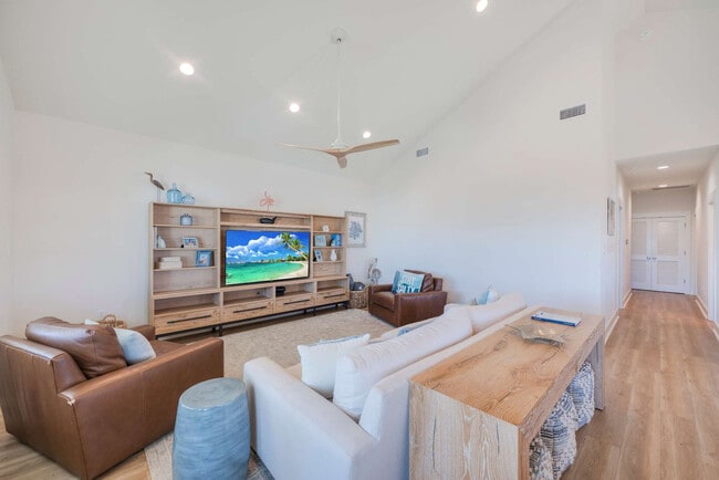 Building Photo - 119 6th St