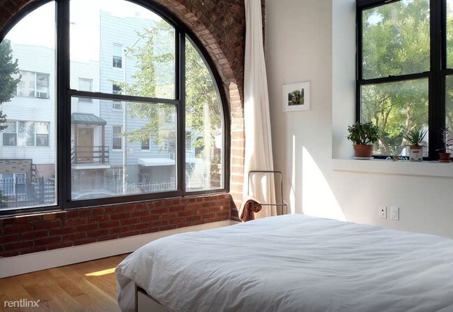 Building Photo - 2 br, 2 bath Apartment - 125 Eagle St