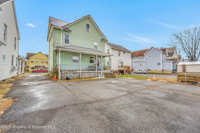 Foto del edificio - 266 Rutter Ave