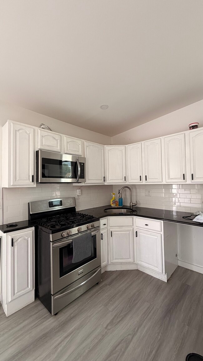 Building Photo - 37 Nassau Pky