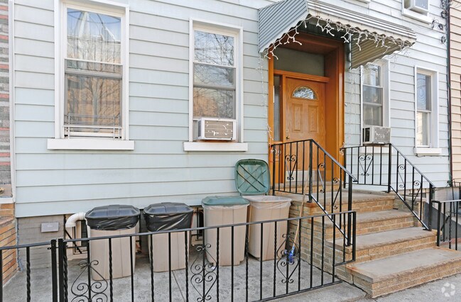 Building Photo - 6709 Forest Ave
