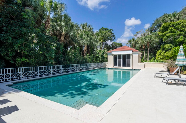 Building Photo - 515 S Beach Rd