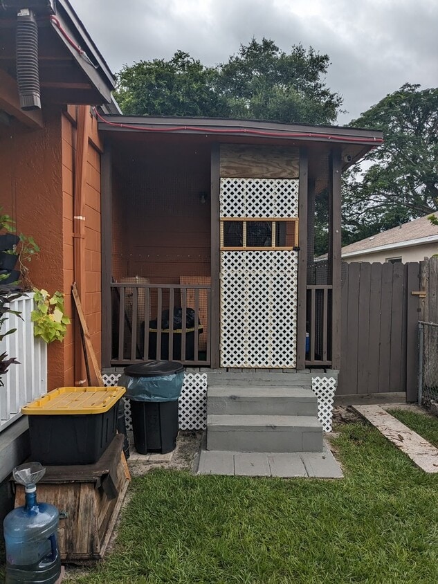 Building Photo - 11 N Lancelot Ave