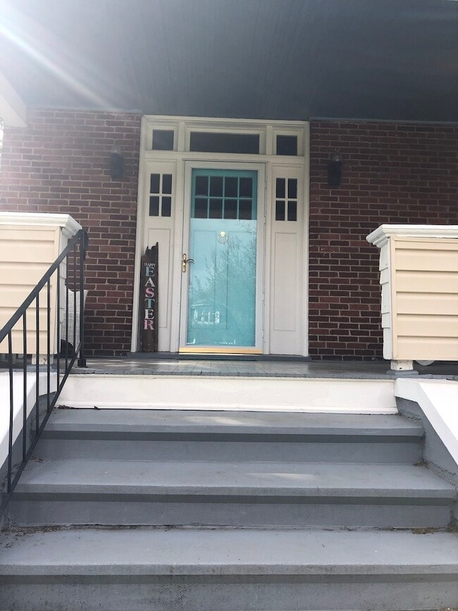 Building Photo - 1806 Maiden Ln SW