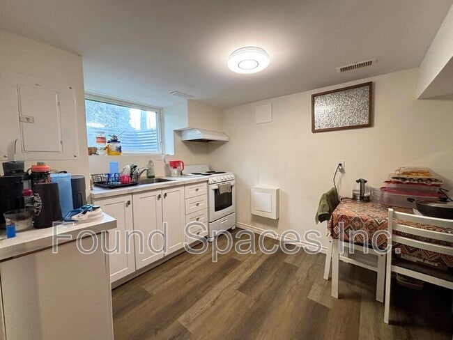 Photo du bâtiment - 78 W 1st St