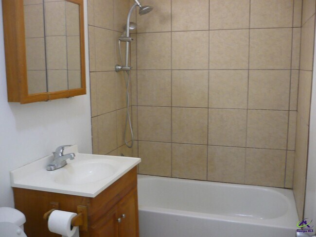 Foto del edificio - 1325 Laura Ave