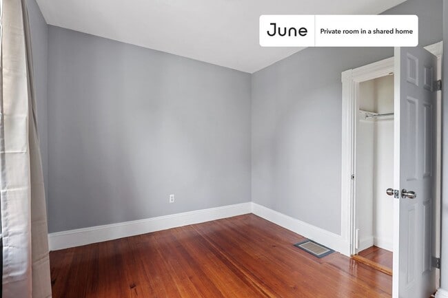 Foto del edificio - Room in Shared 4 bed/1 bath home