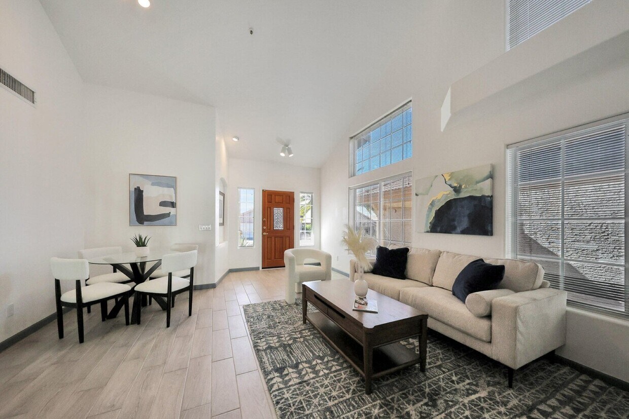 Foto principal - 11832 E Clinton St