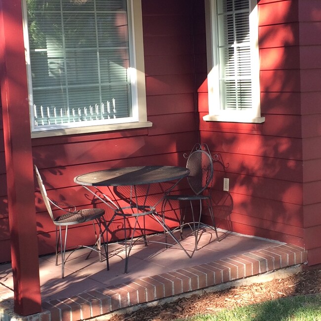 Front Patio - 170 Finley St