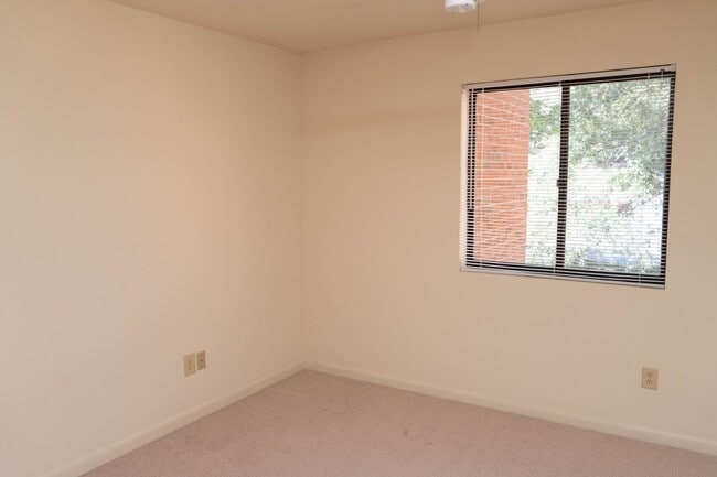 Building Photo - 2 Bedroom Condo at Turtle Creek