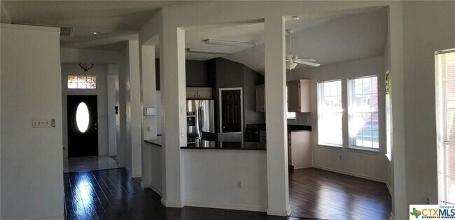 Building Photo - 2403 Creek Dr