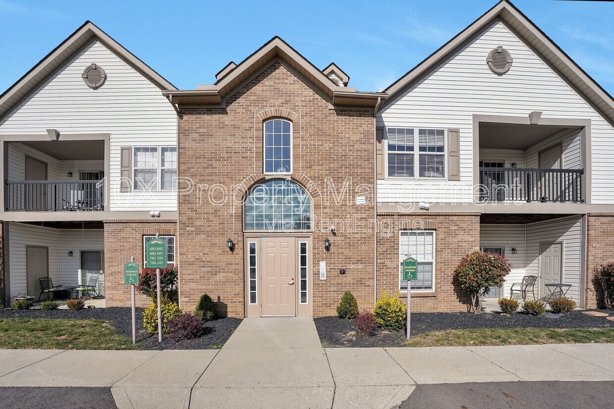 Foto principal - 705 Hidden Springs Dr