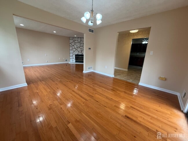 Building Photo - 1302 Edison Glen Terrace
