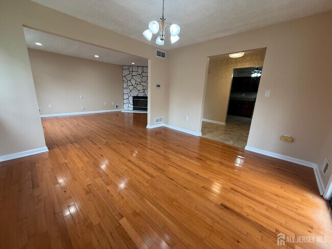 Foto del edificio - 1302 Edison Glen Terrace