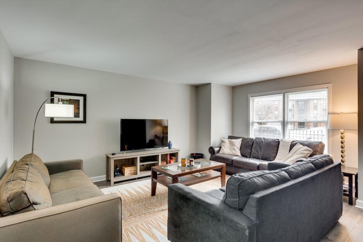 Foto principal - 226 S Hoyne Ave