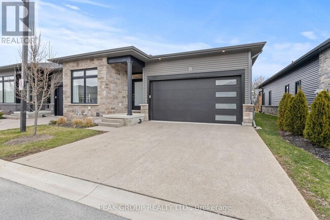 Building Photo - 8974 Willoughby Dr