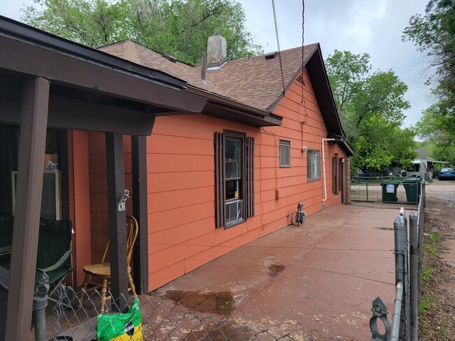 Building Photo - 2423 E Saint Vrain St