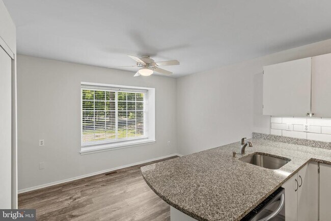 Foto del edificio - 11861 New Country Ln