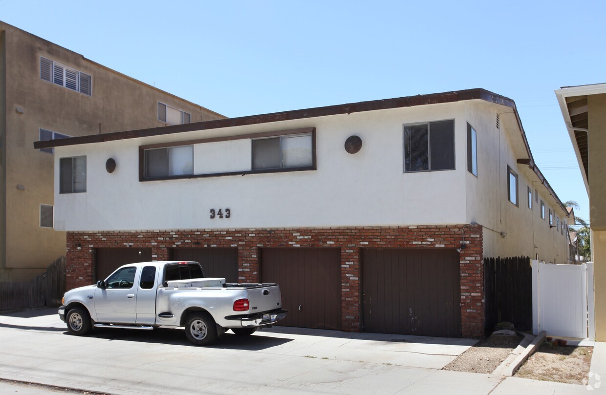 Primary Photo - 343 Newport Ave
