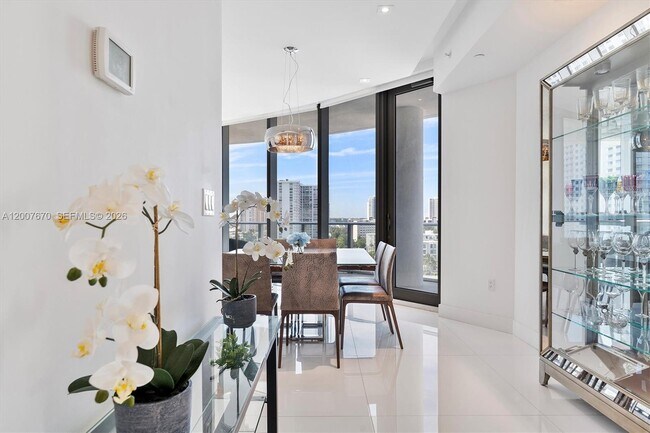 Foto del edificio - 17475 Collins Ave