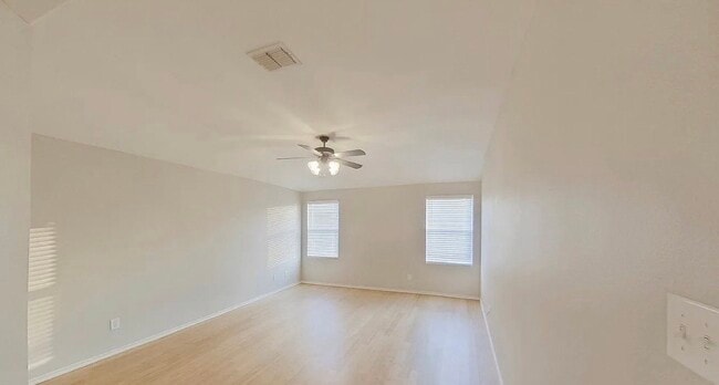 Foto del edificio - A Place to Settle In: Inviting 5-Bedroom Family Home