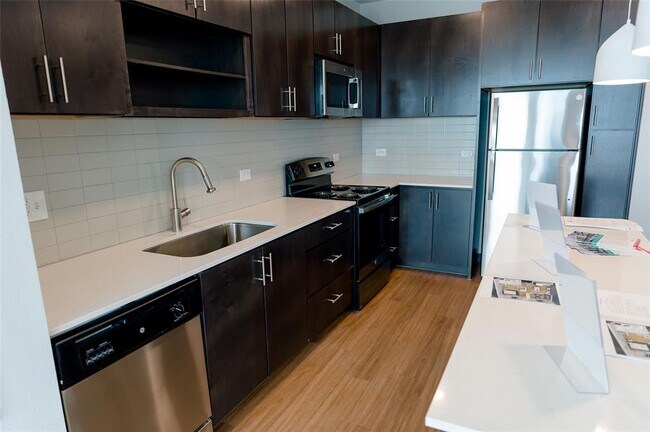 Foto del edificio - 5310 Helen St