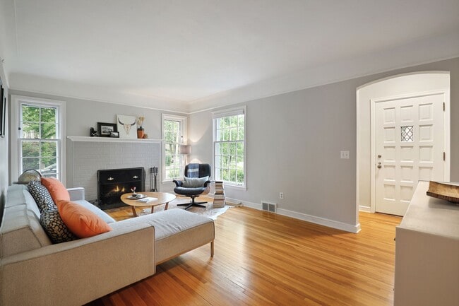 Building Photo - 3957 Ewing Ave S