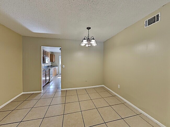 Building Photo - 220 Cherokee Ct