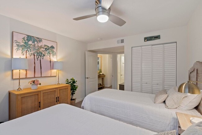 Building Photo - Point Loma FULLY FURNISHED 2 Bedroom! Assi...