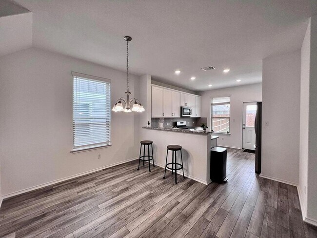 Foto del edificio - 312 Black Alder St