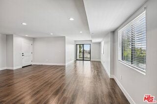 Building Photo - 819 E La Palma Dr