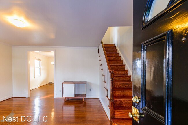 Building Photo - 4 br, 2 bath House - 3937 Ames St NE