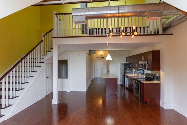 Building Photo - 200-P200 Stinson St