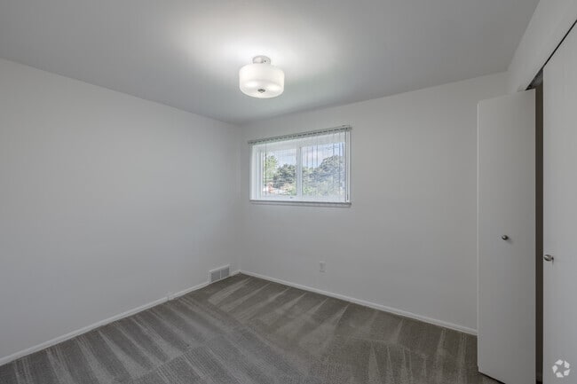 2BR, 1BA - 780SF - Primary Bedroom - Metropolitan 13 Flats