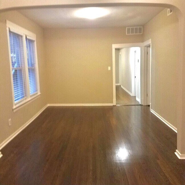 Foto del edificio - 2930 N Sacramento Ave