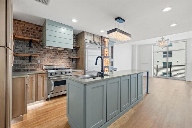 Foto del edificio - 1208 E Kennedy Blvd