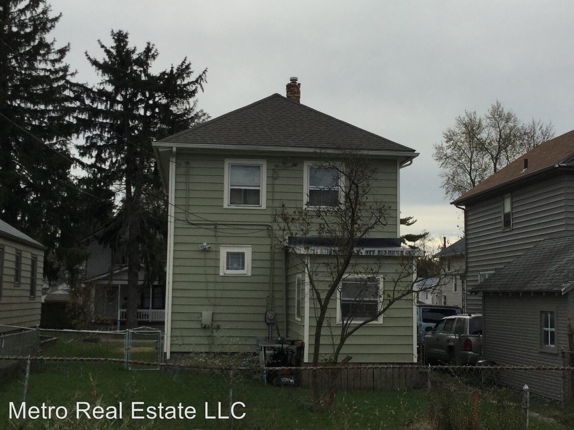 Building Photo - 822 Poplar St