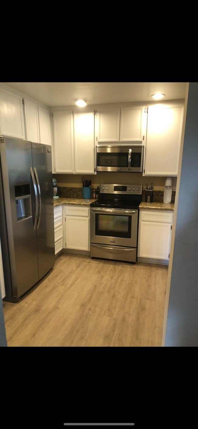 Building Photo - 944 Lupine Hills Dr