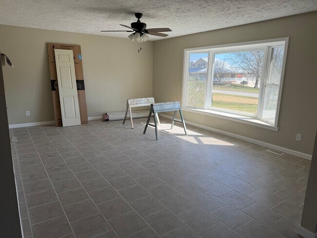 Foto del edificio - AVAILABLE APRIL 3RD