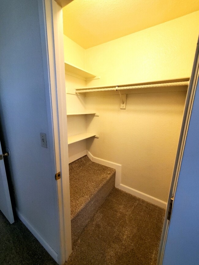 closet - New Century Townhomes