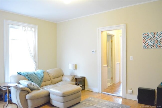 Building Photo - 104 William St