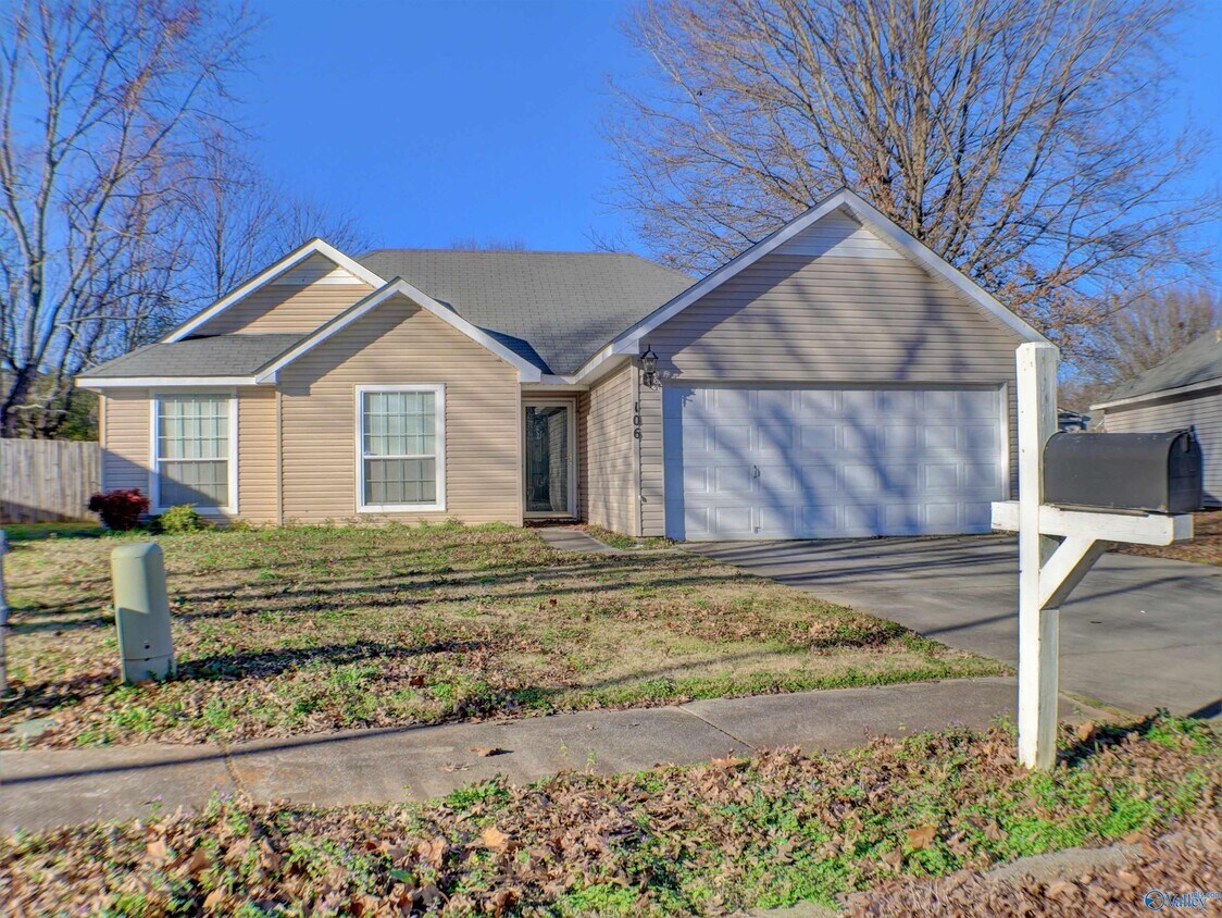 Foto principal - 106 Yellowwood Ct